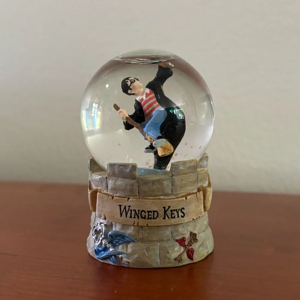 Harry Potter collectible Winged Keys mini Snow Globe - Picture 2 of 4